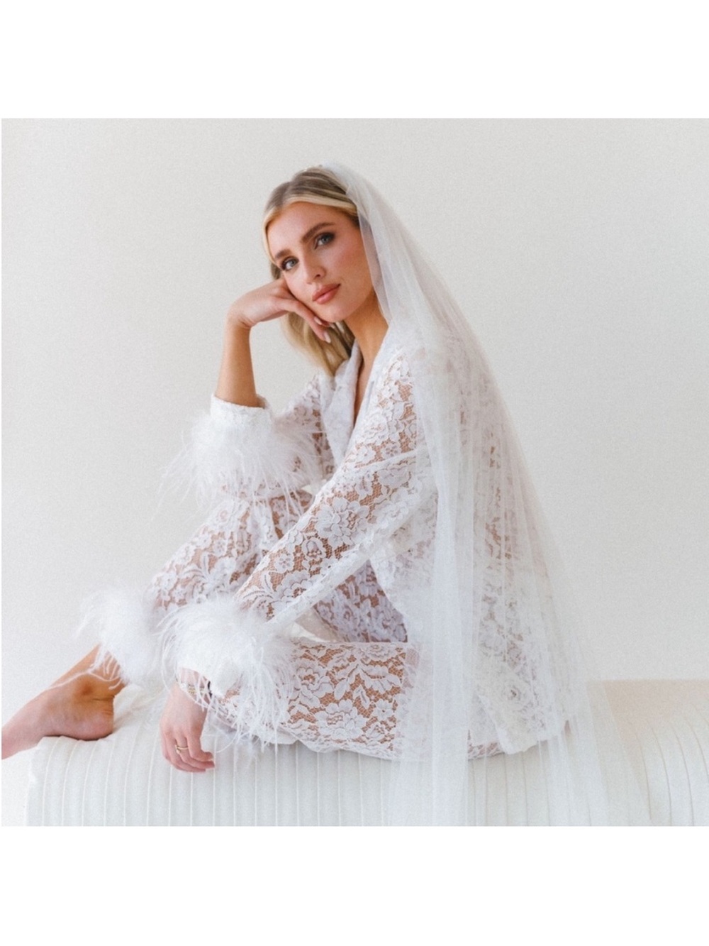 Bridal Lace Pajama Set with Feather Trim
BON VIVIAN - LOVELACE - Picture 4 of 4